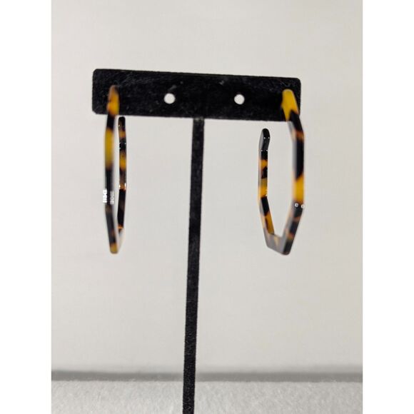 Tortoise Shell Acrylic Hoop Earrings - Picture 3 of 8